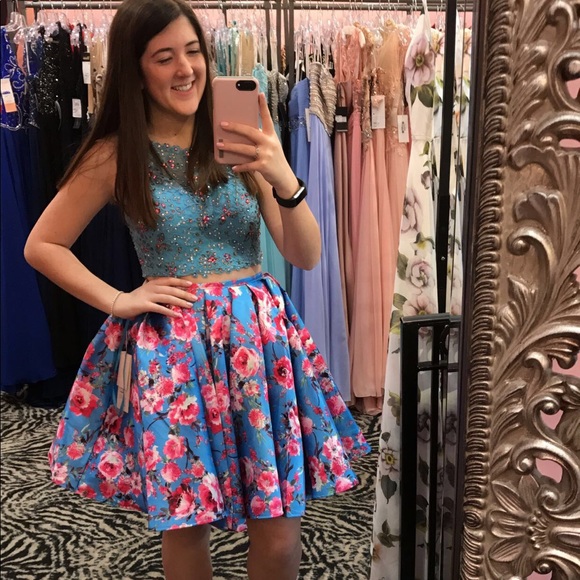 Two piece semi-formal floral/lace short dress - Picture 2 of 6